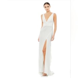 Mac Duggal, Sleeveless V-Neck Jersey‎ Gown, White, Size 2 - NWT